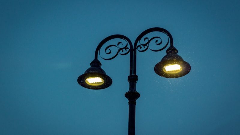 La Magie des Lampadaires de Rue: Illuminez Votre Ville la Nuit