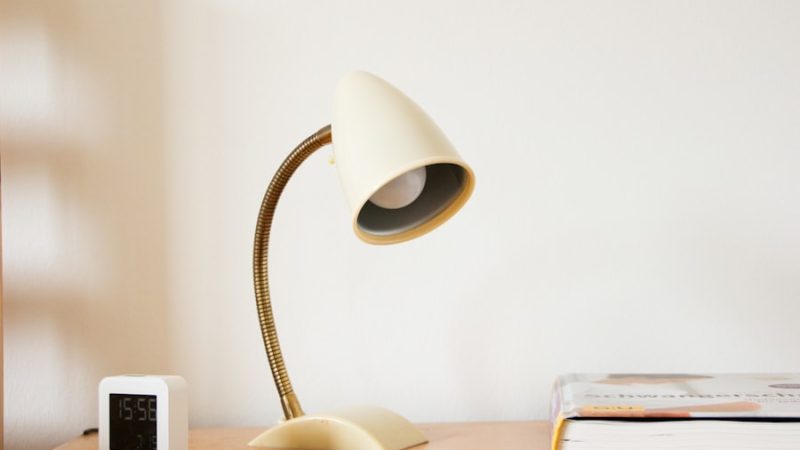 Lampe de table en métal pour la chambre