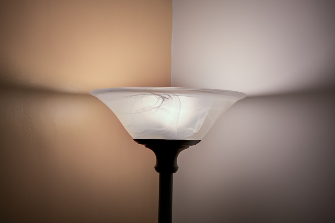 Lampe de sol époustouflante: la pièce maîtresse de votre maison.
