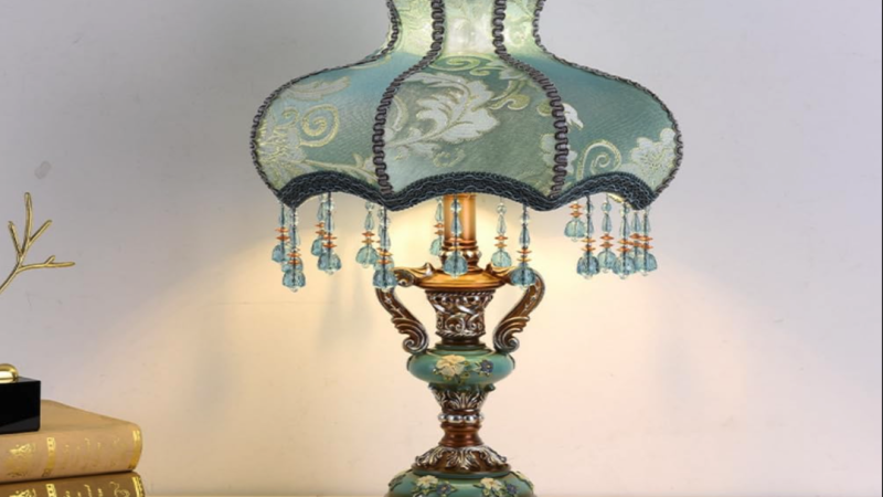 Tissu pastoral britannique pour lampe: Un charme français