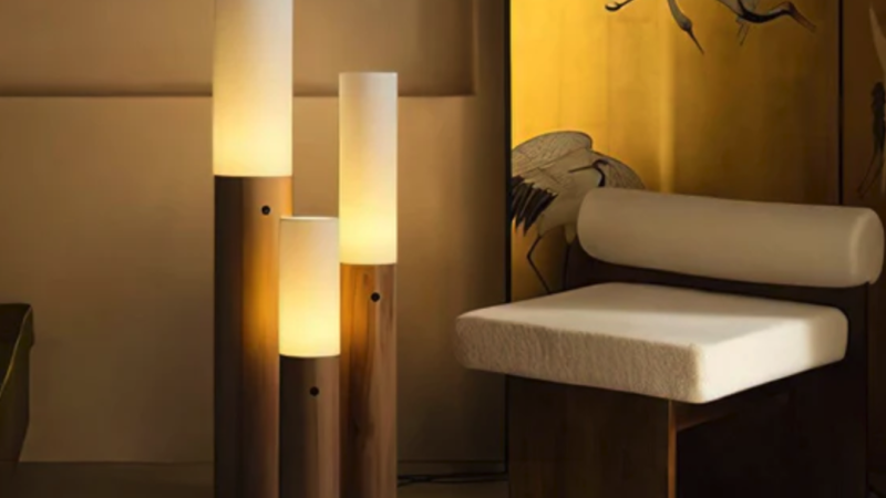 Lampe sur pied en colonne de bois cylindrique