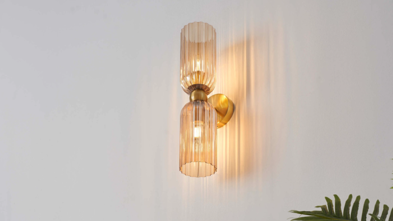 Lampe murale en verre côtelé tubulaire en laiton