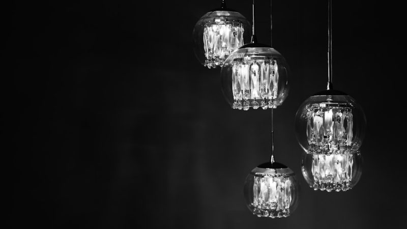 Lustre sphérique moderne et réfléchissant