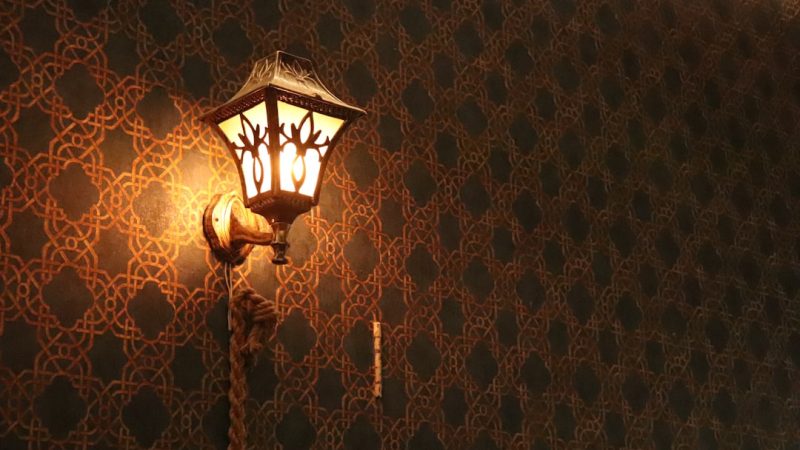 Lampe murale en verre côtelé tubulaire en laiton