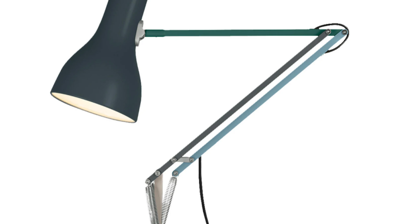 Lampe architecte à bras pivotant sur base en béton minimaliste