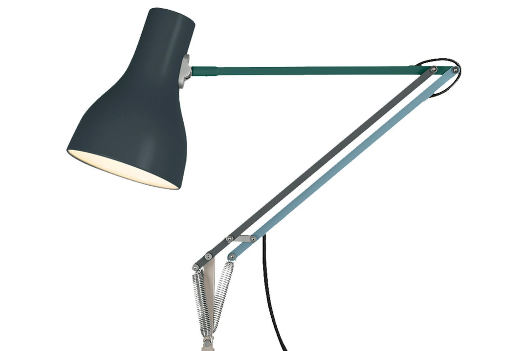 Lampe architecte à bras pivotant sur base en béton minimaliste