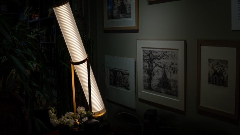 Lampe de sol en rotin pour un salon bohème